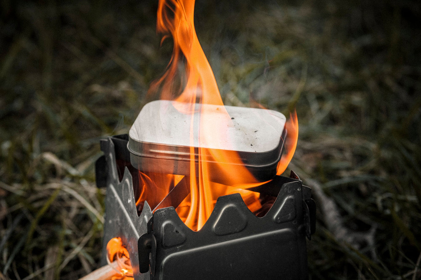 durable metal tin with lid for charring and storage in use